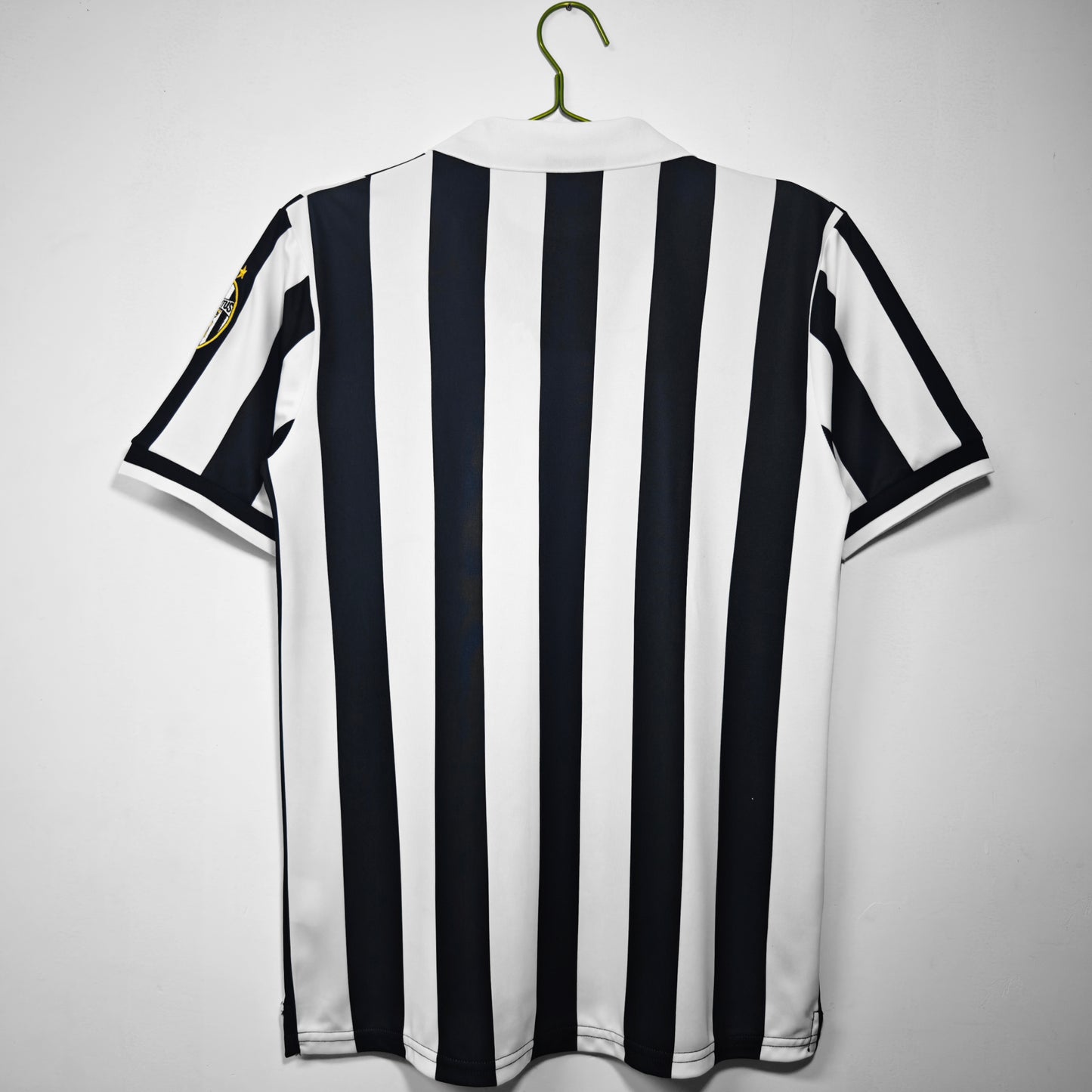 Retro 99/00 Juventus home jersey